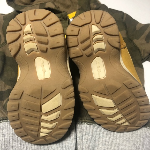 Steal of the day. Baby Eddie Bauer Boots. Preloved - Picture 2 of 4